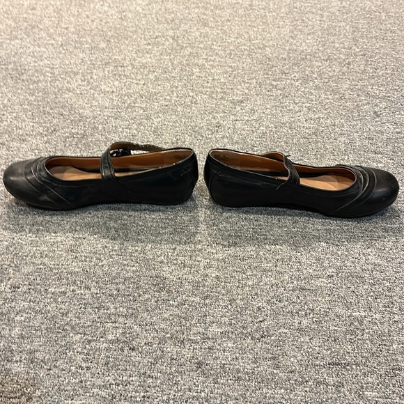 Size 7 flat black shoes - Picture 2 of 3
